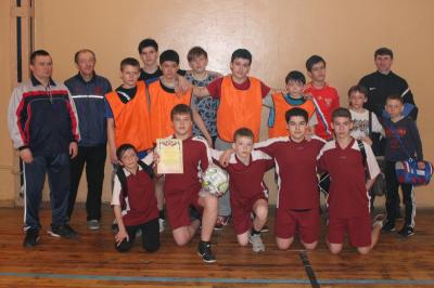 Мини-футбольная команда школы №1 Рязани победила в турнире дворовых команд